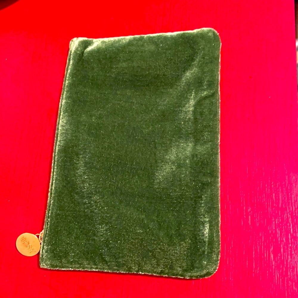 3 for $10 or FREE with $50 purchase! ❤️💚 Green Velvet Ipsy Bag Holiday Cheery!